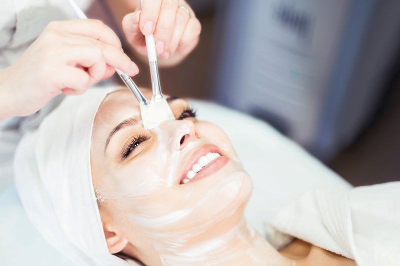 THINGS YOU NEED TO KNOW ABOUT CHEMICAL FACE PEELS